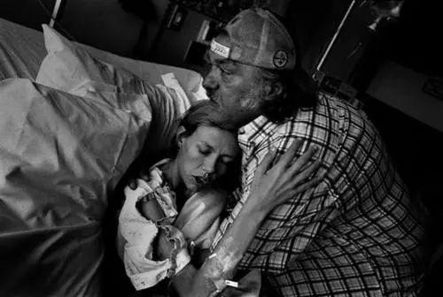 美国摄影师爆料肺炎视频,真相触目惊心  第2张